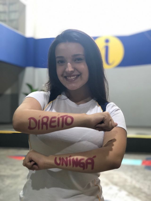 Aluna é aprovada em vestibular Aluna é aprovada em vestibular